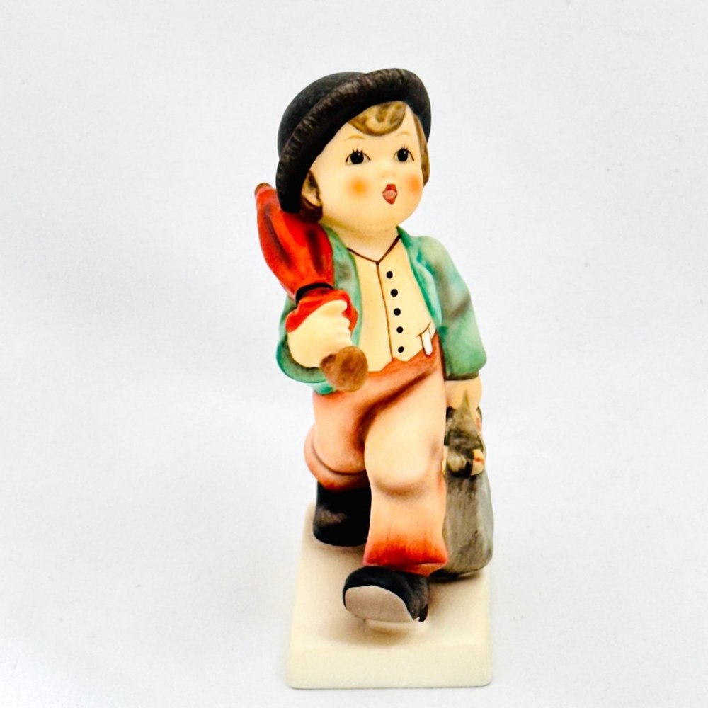 Goebel Hummel 11 2/0 MERRY WANDERER - TMK7 - Five Buttons